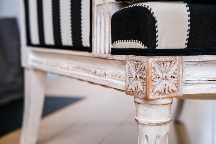 Détail fauteuil chaise bergère Louis XVI