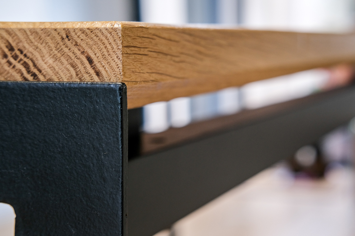 Table contemporaine design métal et chêne massif