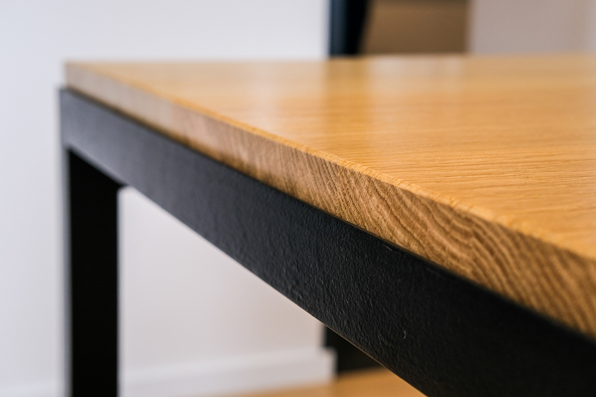 Table contemporaine design métal et chêne massif